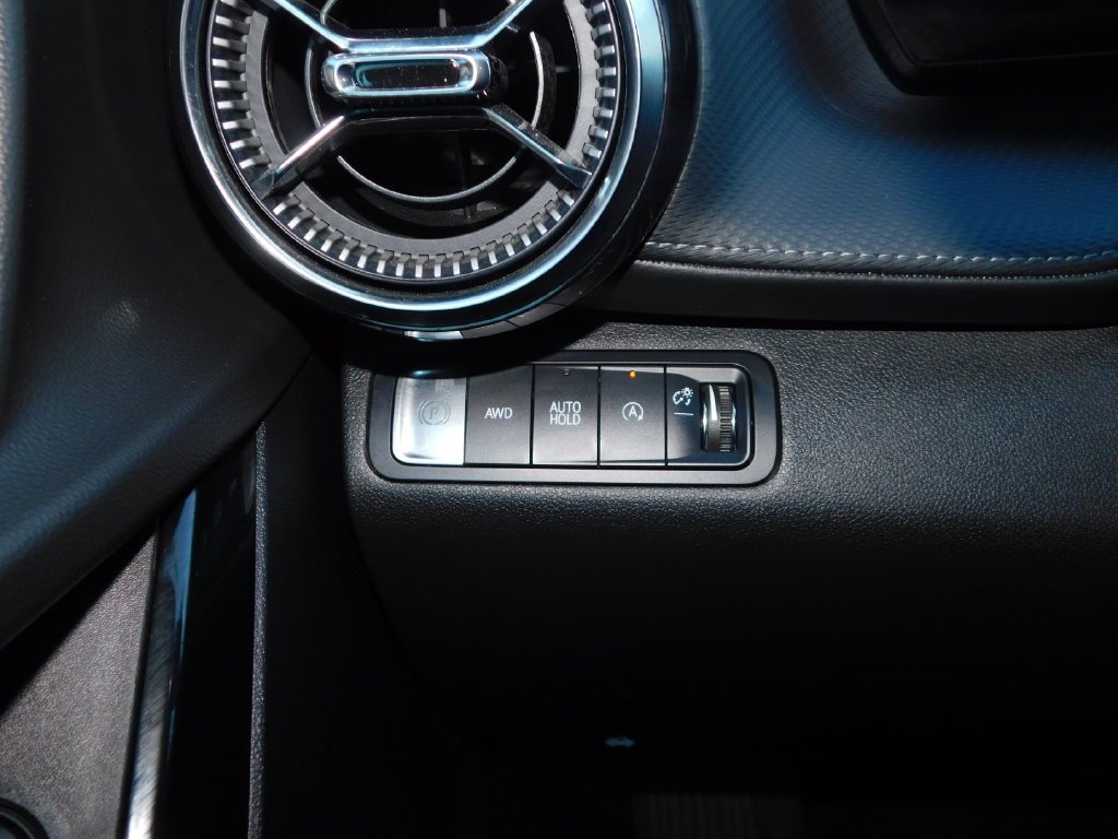 Used 2025 White Chevrolet LT image 28