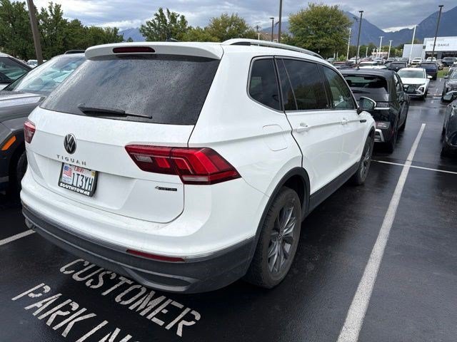 Used 2022 White Volkswagen SE image 5