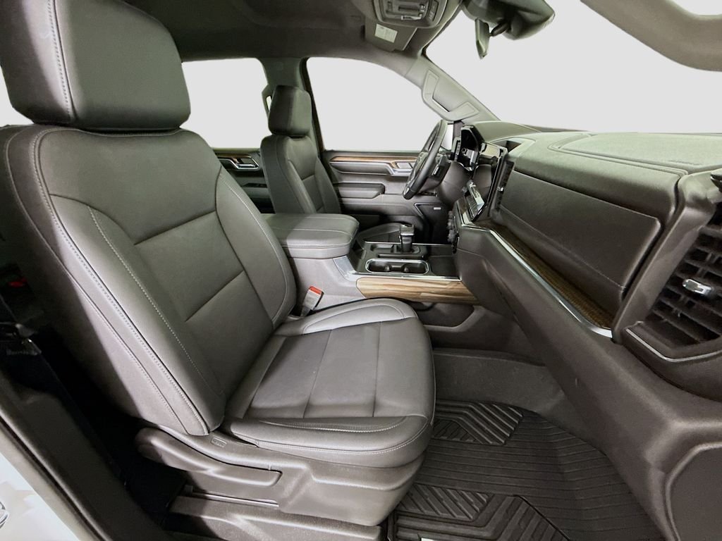 Used 2024 Summit White Chevrolet RST image 27