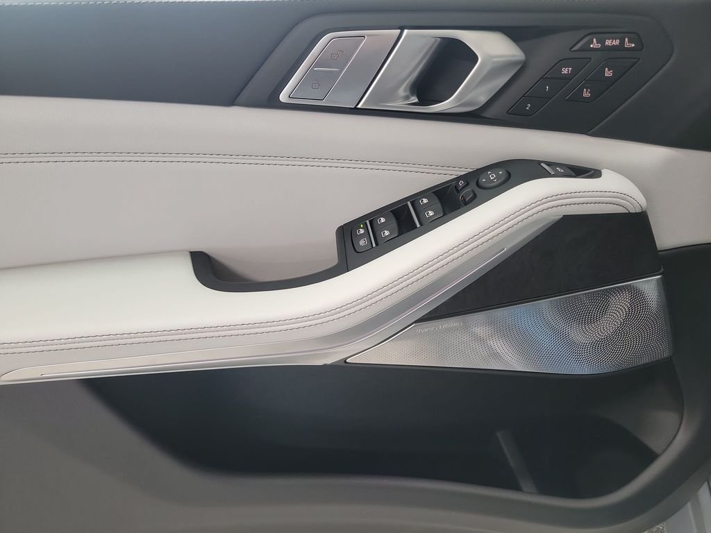 New 2027 Brooklyn Grey Metallic BMW xDrive40i image 14