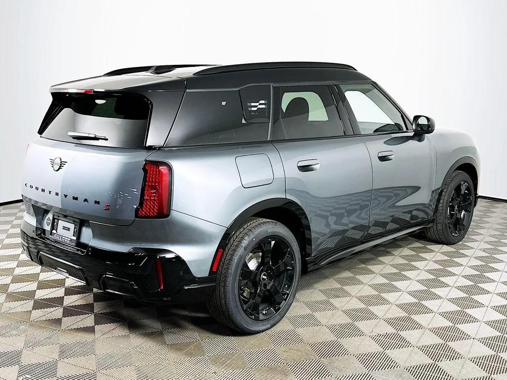 New 2026 Green Metallic MINI Iconic image 5