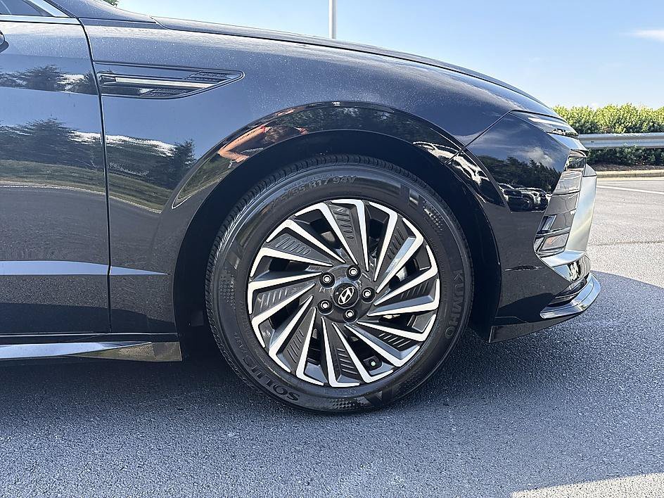 Used 2025 Abyss Black Hyundai SEL image 8