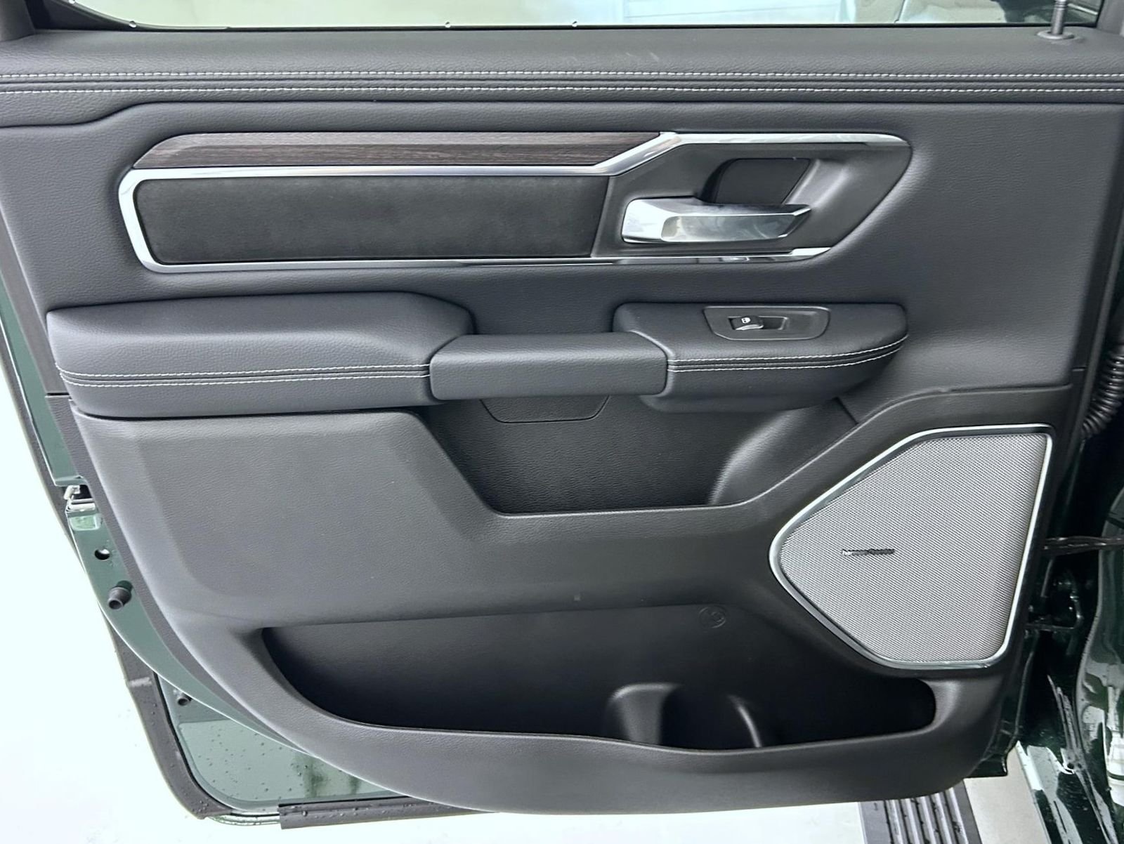 New 2026 Serrano-Green Metallic Exterior Paint RAM Laramie image 21