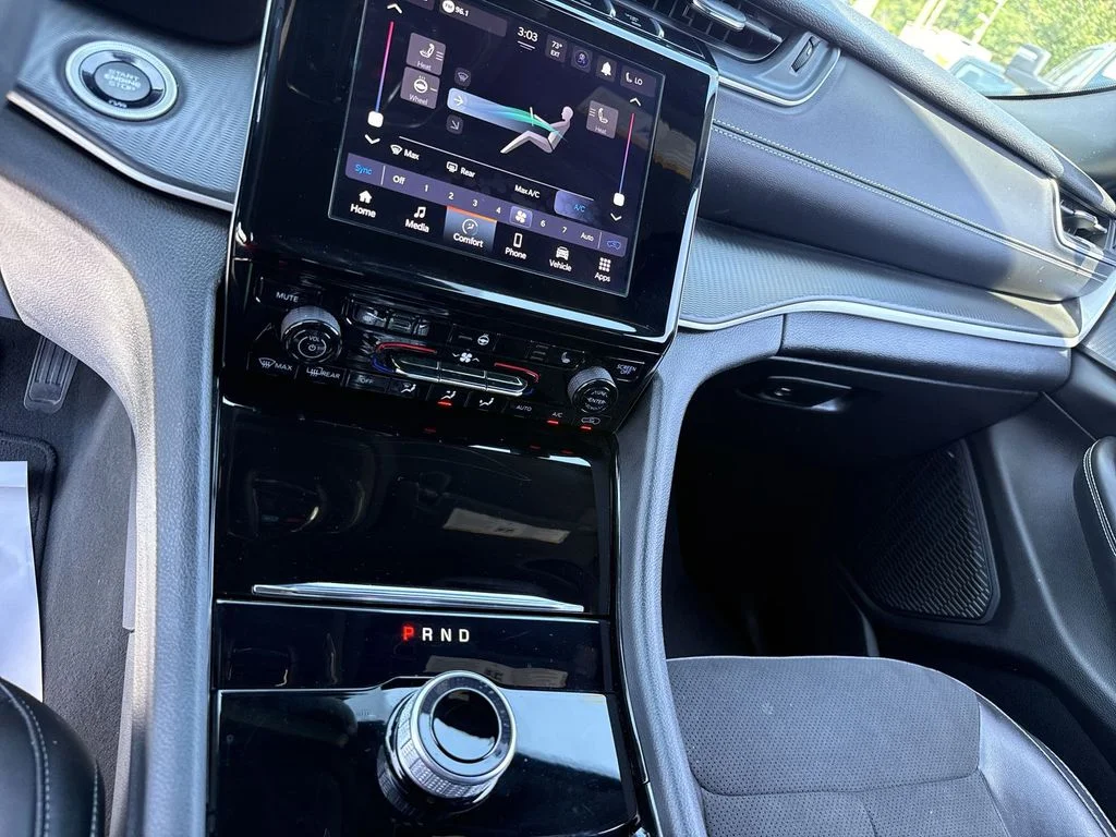 Used 2023 Diamond Black Jeep Altitude X image 22