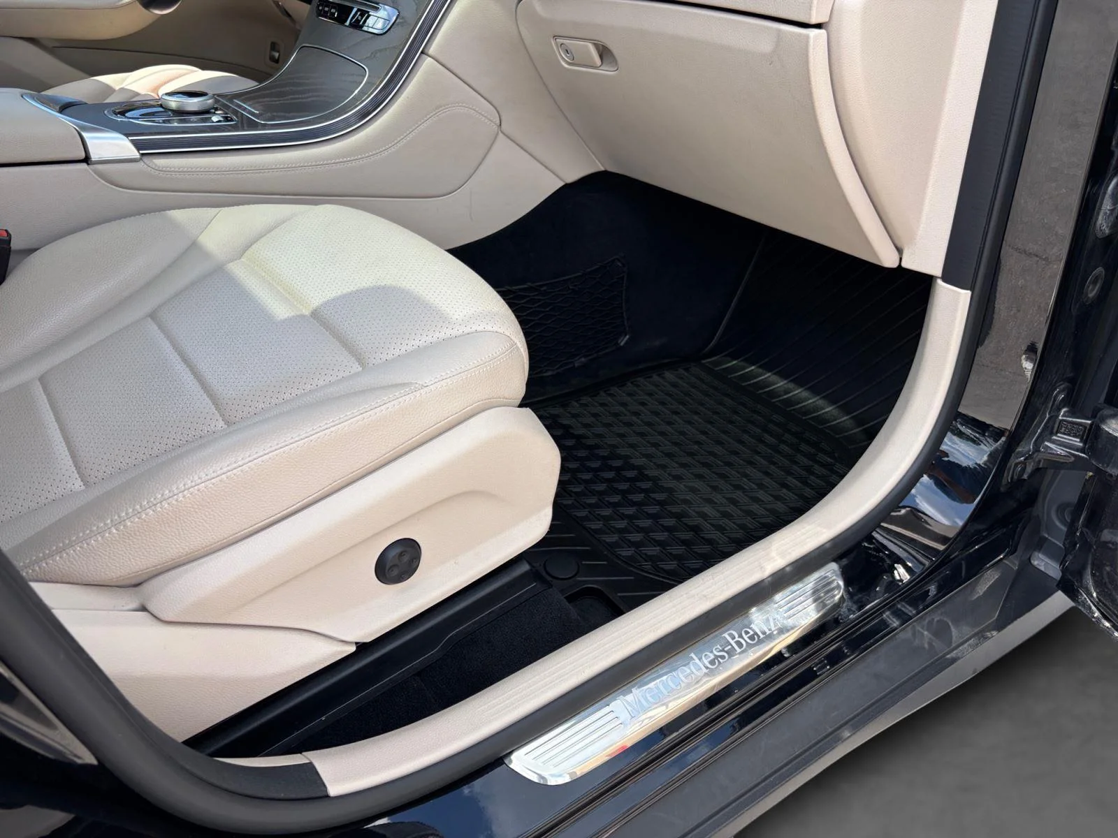 Used 2019 Black Mercedes-Benz GLC 300 image 54