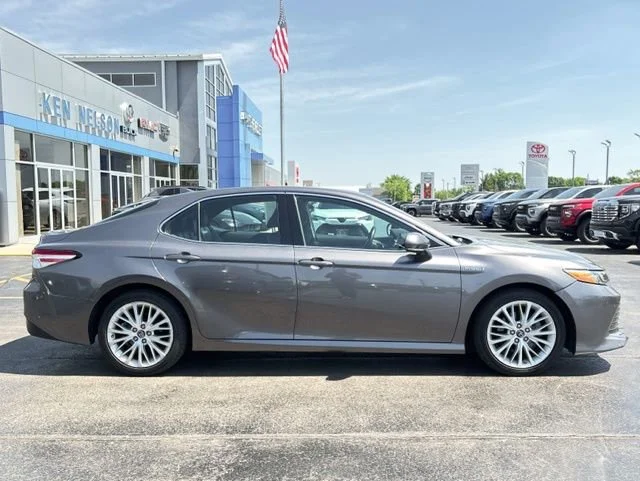 Used 2018 Gray Toyota XLE image 13