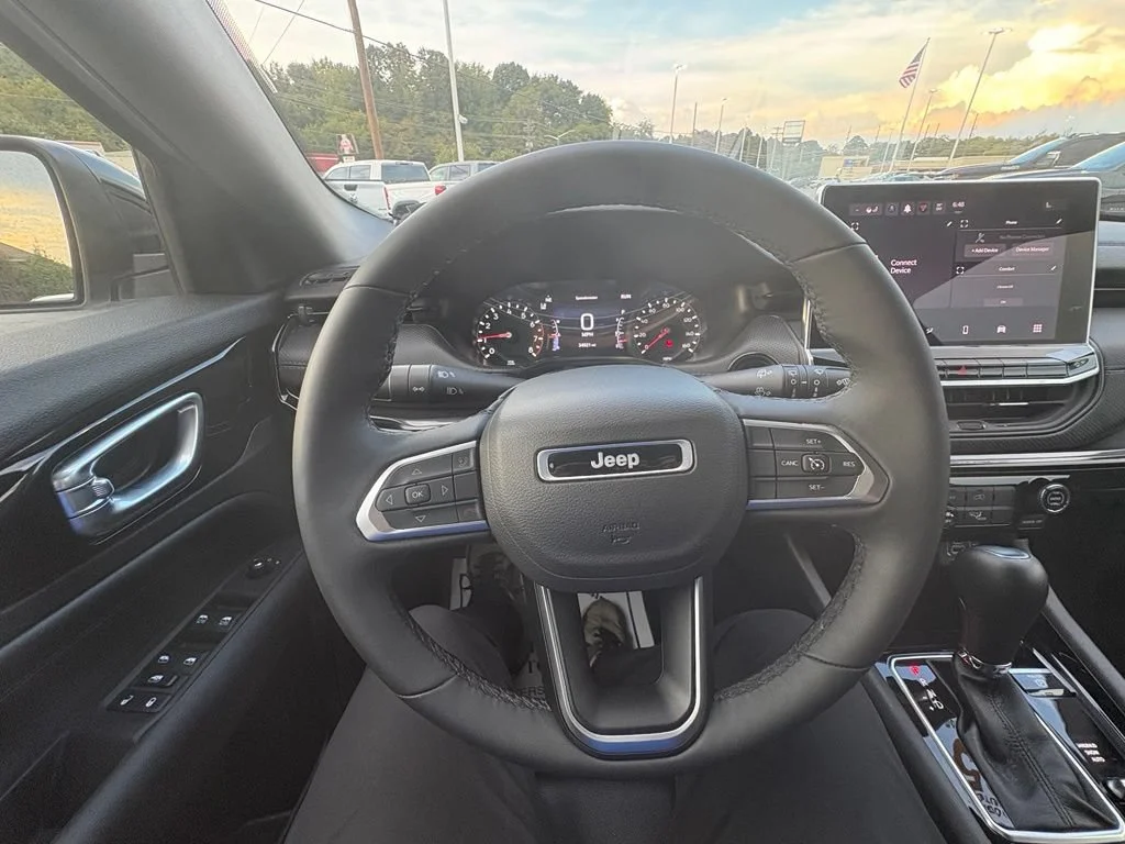 Used 2025 White Jeep Latitude image 13