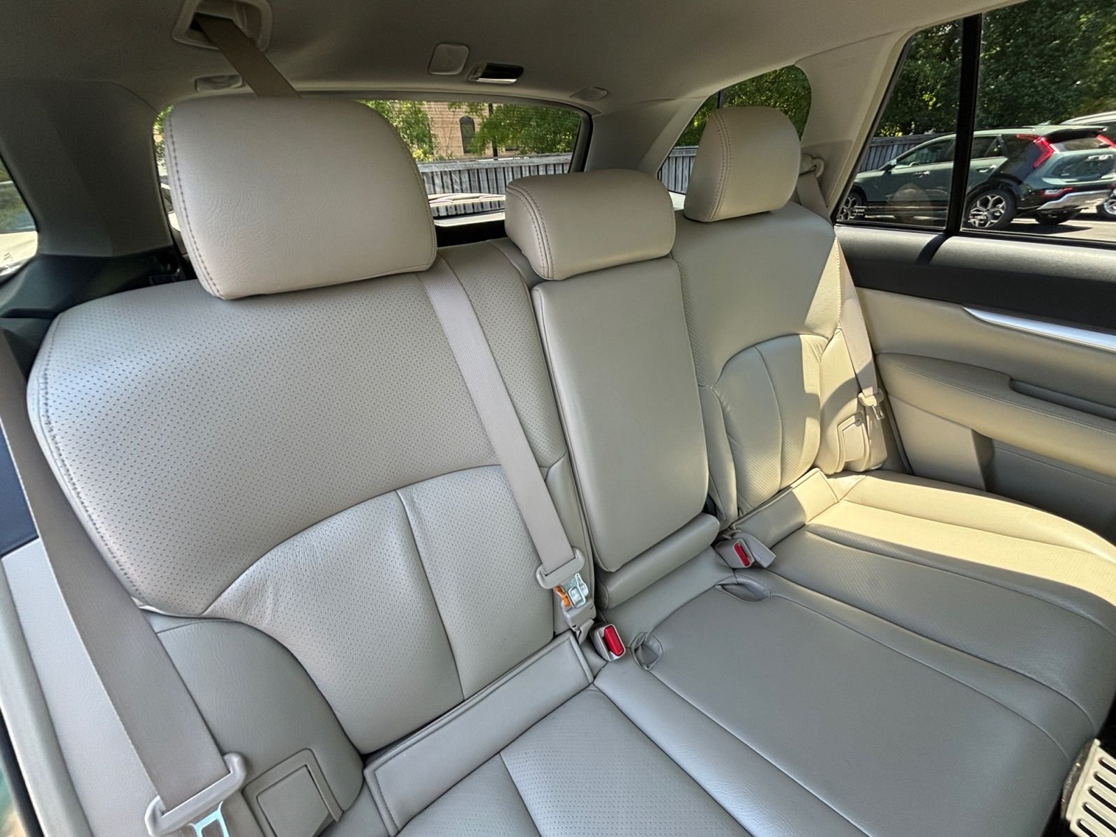 Used 2010 Green Subaru 2.5i Premium image 18