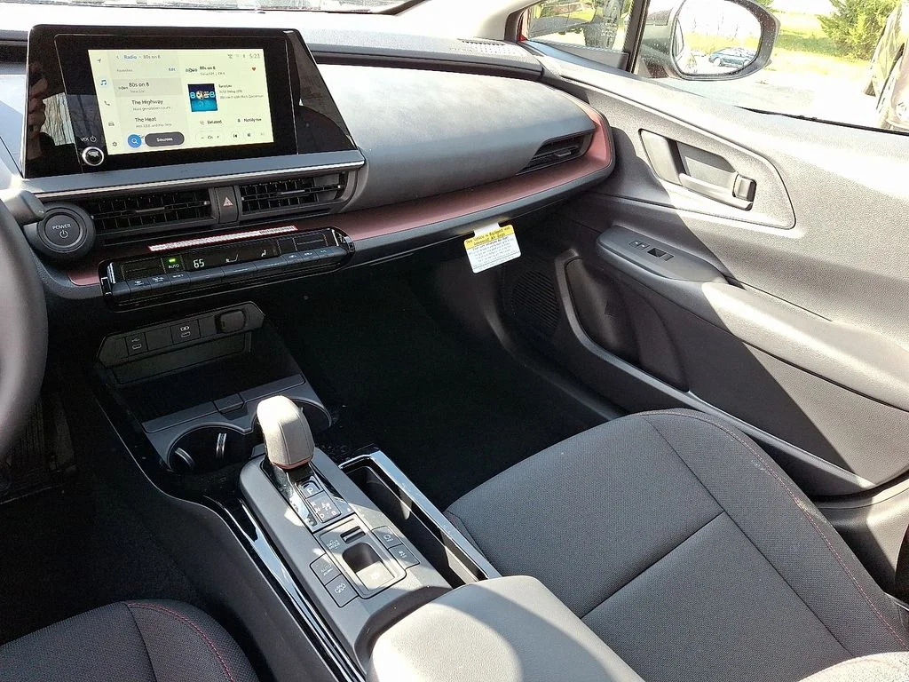 2026 Toyota Prius Plug-in Hybrid SE - Photo 11
