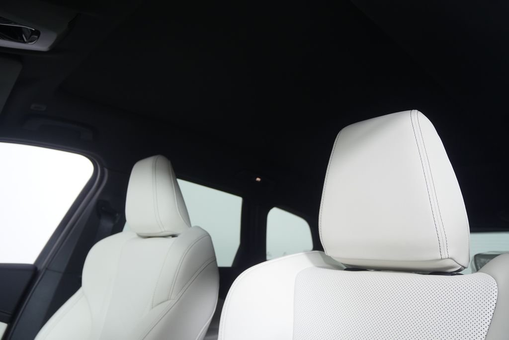 New 2026 Alpine White BMW xDrive28i image 11
