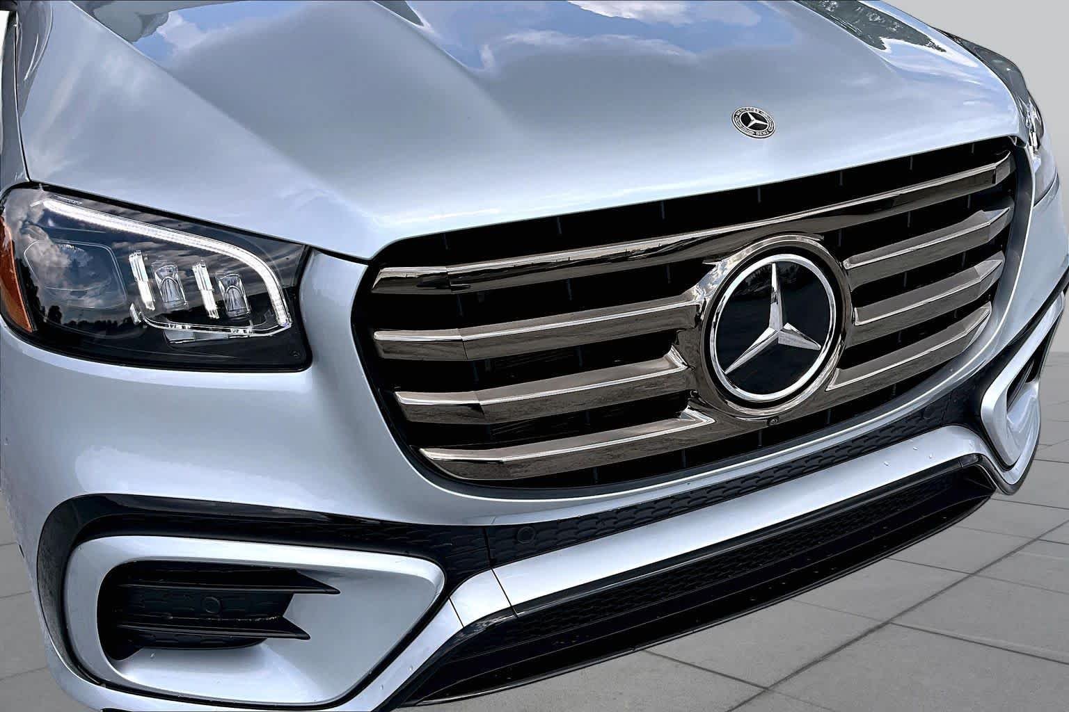 Used 2025 Cirrus Silver Metallic Mercedes-Benz GLS 580 image 30