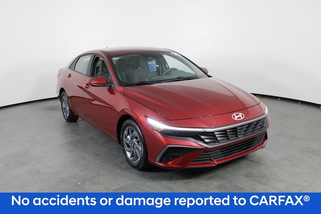 Certified Used 2024 Red Hyundai Blue image 5