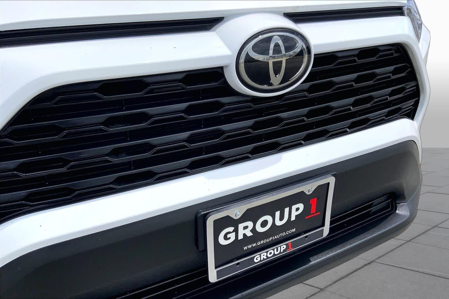 Used 2025 Ice Cap Toyota XLE image 29