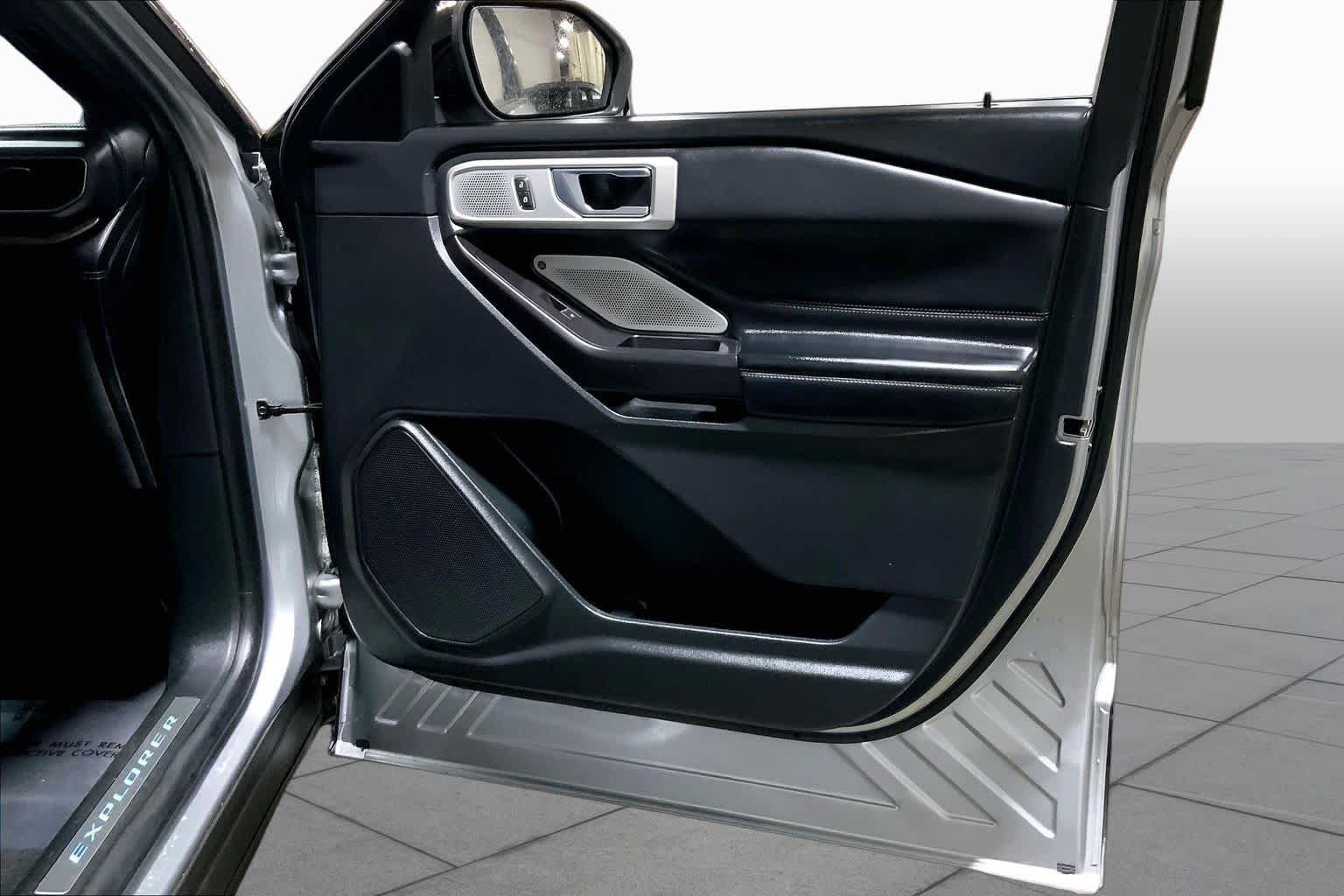 Used 2020 Iconic Silver Metallic Ford Platinum image 23