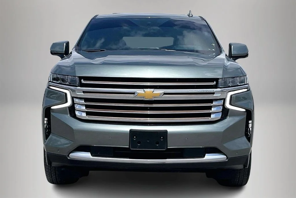 Used 2023 Green Chevrolet High Country image 3