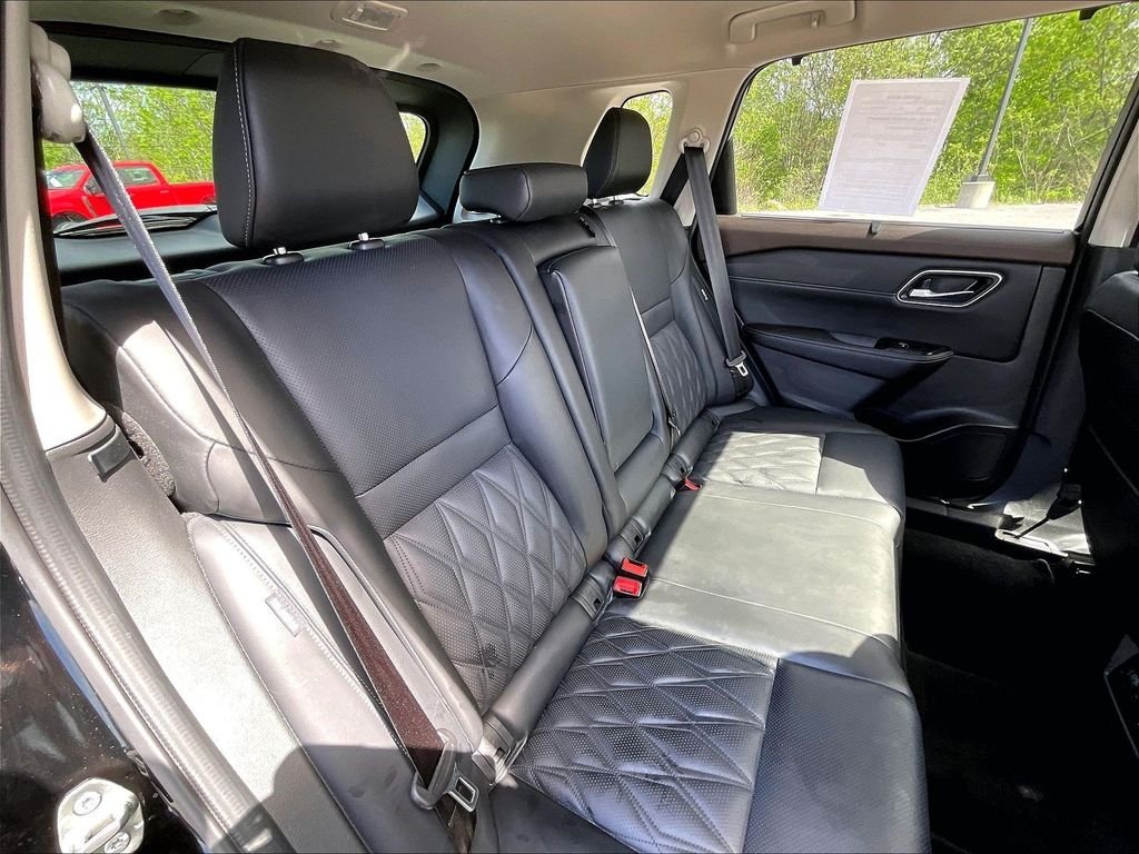 Used 2023 Super Black Nissan Platinum image 15