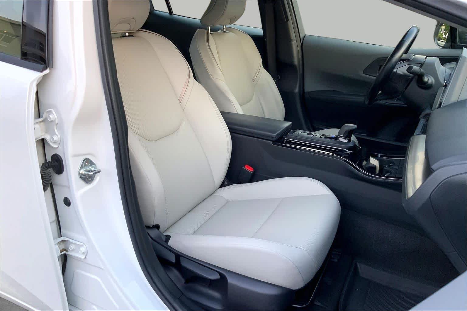 Used 2024 Wind Chill Pearl Toyota XLE image 9