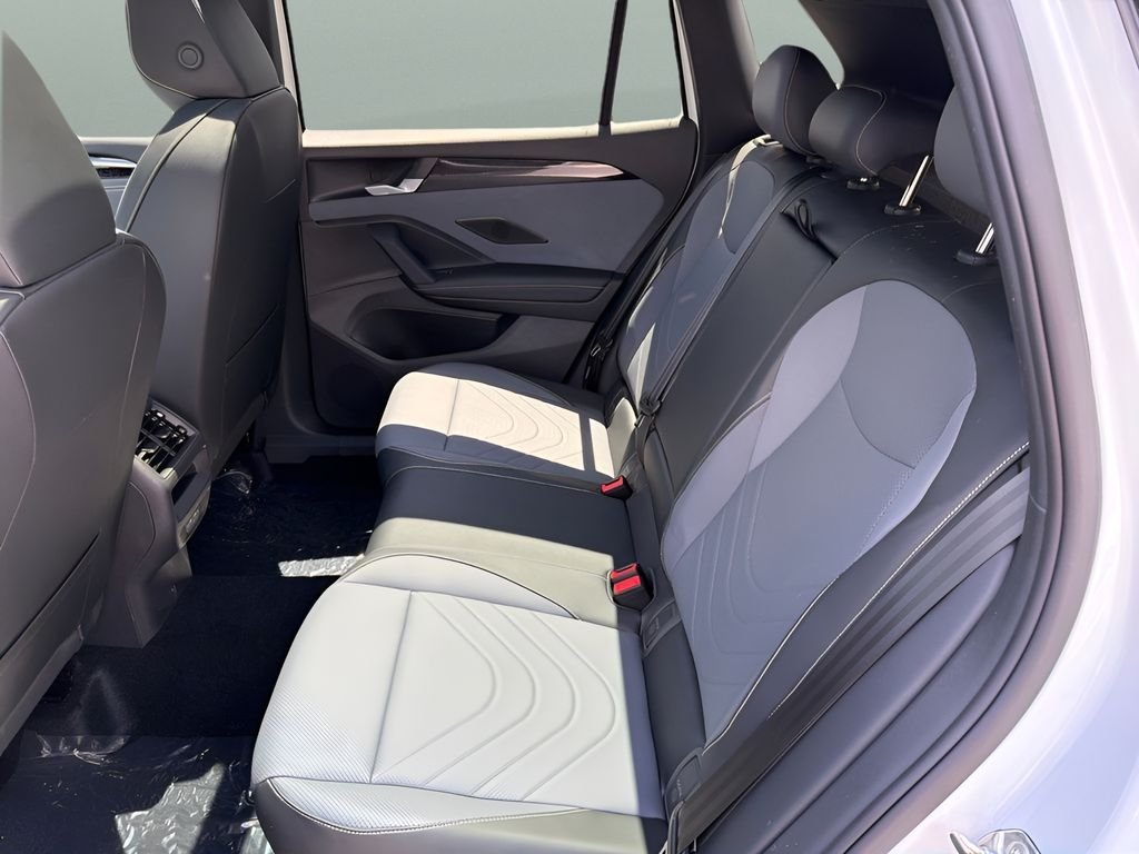 New 2026 Opal White w/Deep Black Roof Volkswagen 2.0T SE R-Line Black image 20