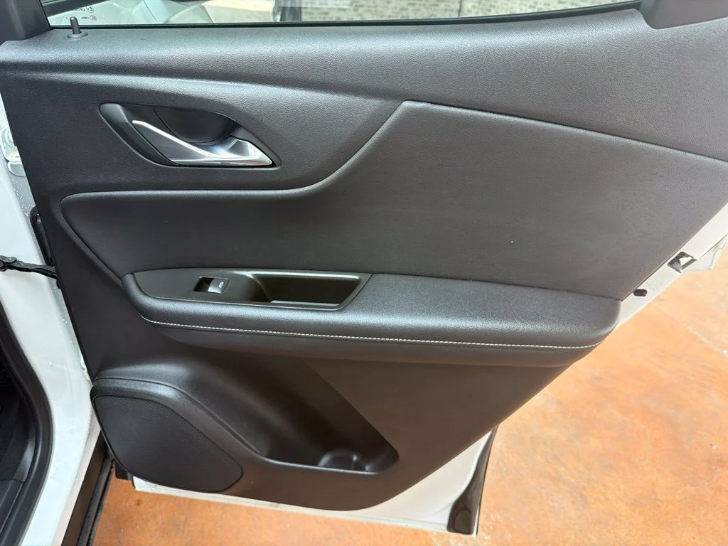Used 2025 Summit White Chevrolet LT image 13