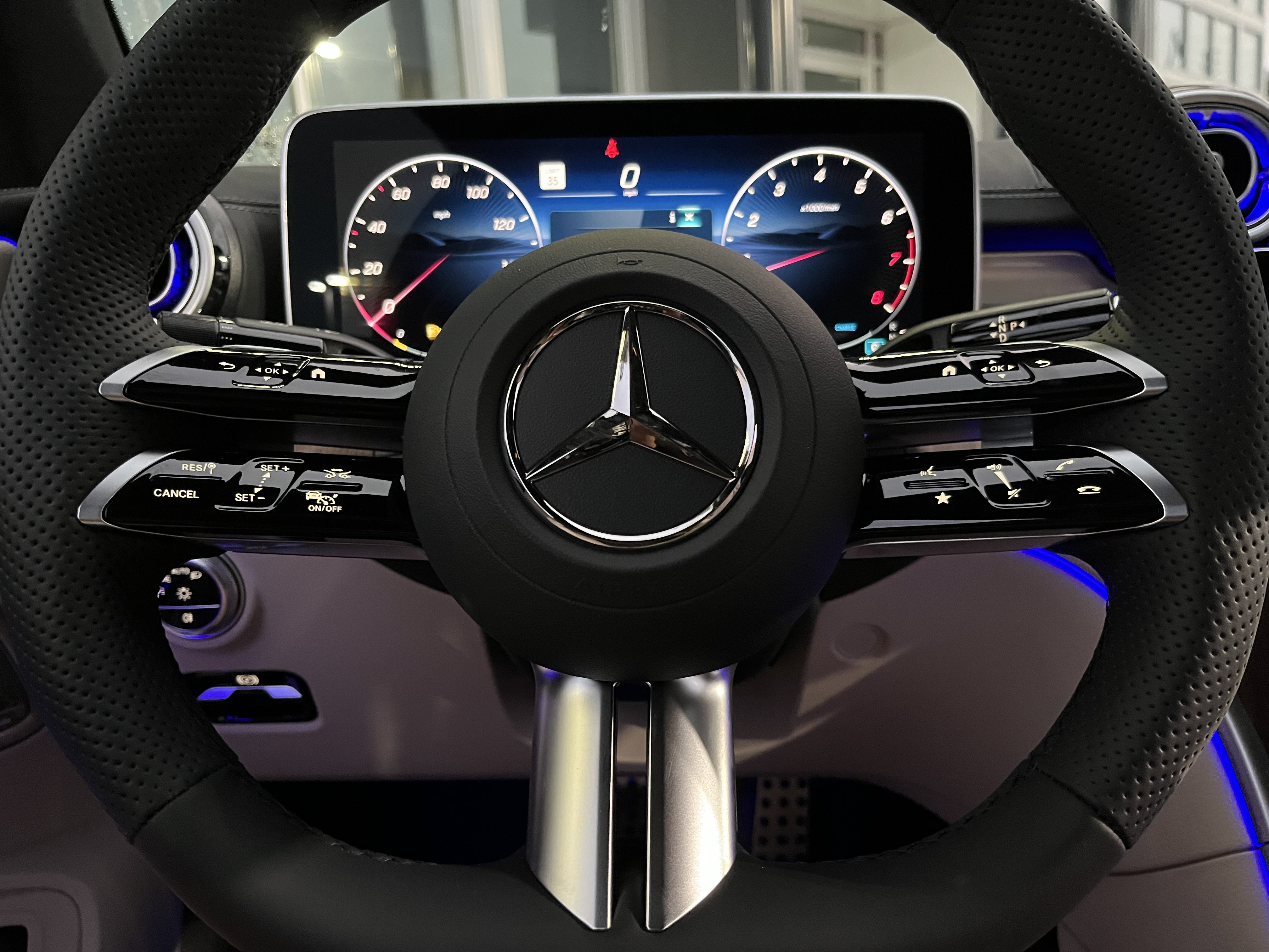 New 2026 MANUFAKTUR Moonlight White Metallic Mercedes-Benz CLE 300 image 23