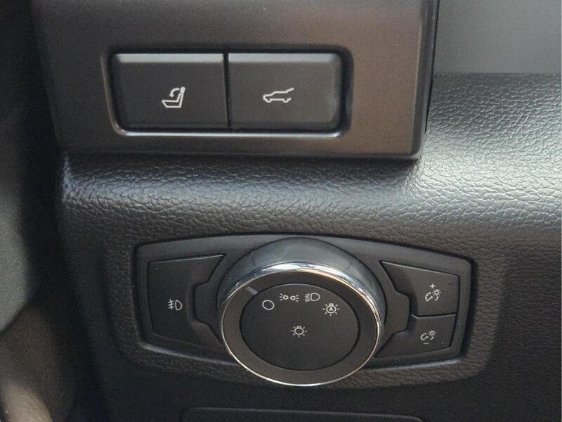 Used 2020 White Metallic FORD KING RANCH 4X2 image 32