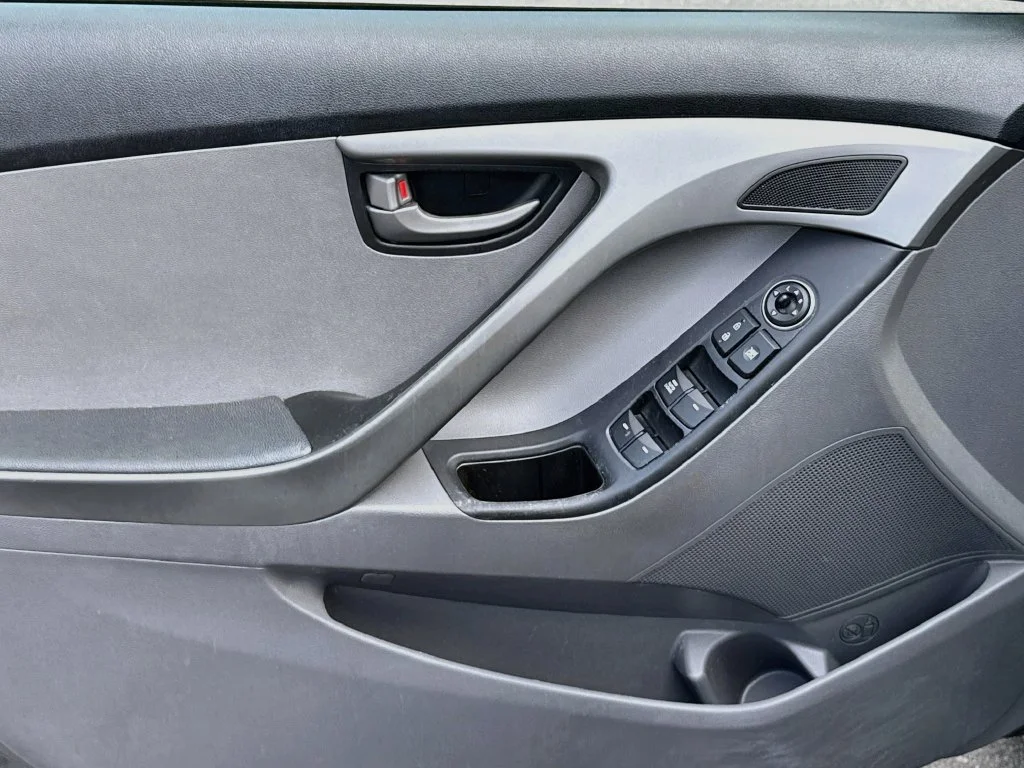 Used 2014 Harbor Gray Metallic Hyundai SE image 23