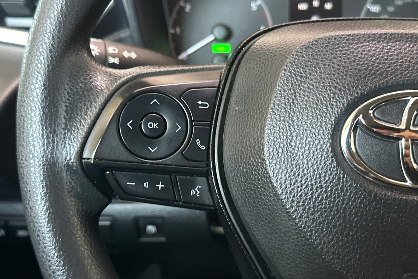 Used 2024  Toyota LE image 24