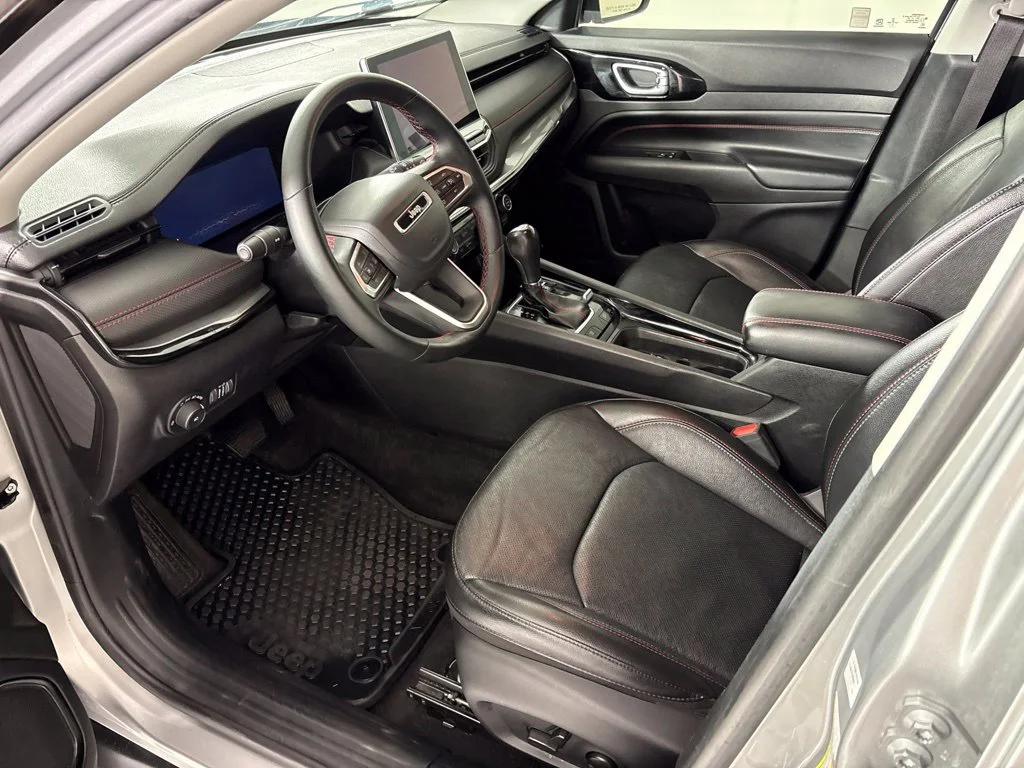 Used 2022 Silver Jeep Trailhawk image 26