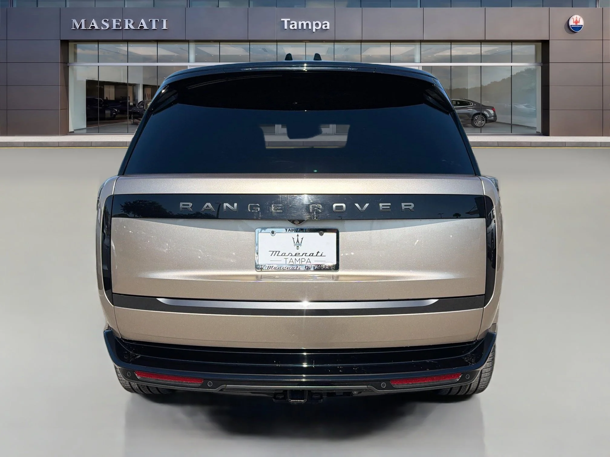 Used 2024 Sunset Gold SV Bespoke Ultra Metallic Satin Land Rover SE image 4