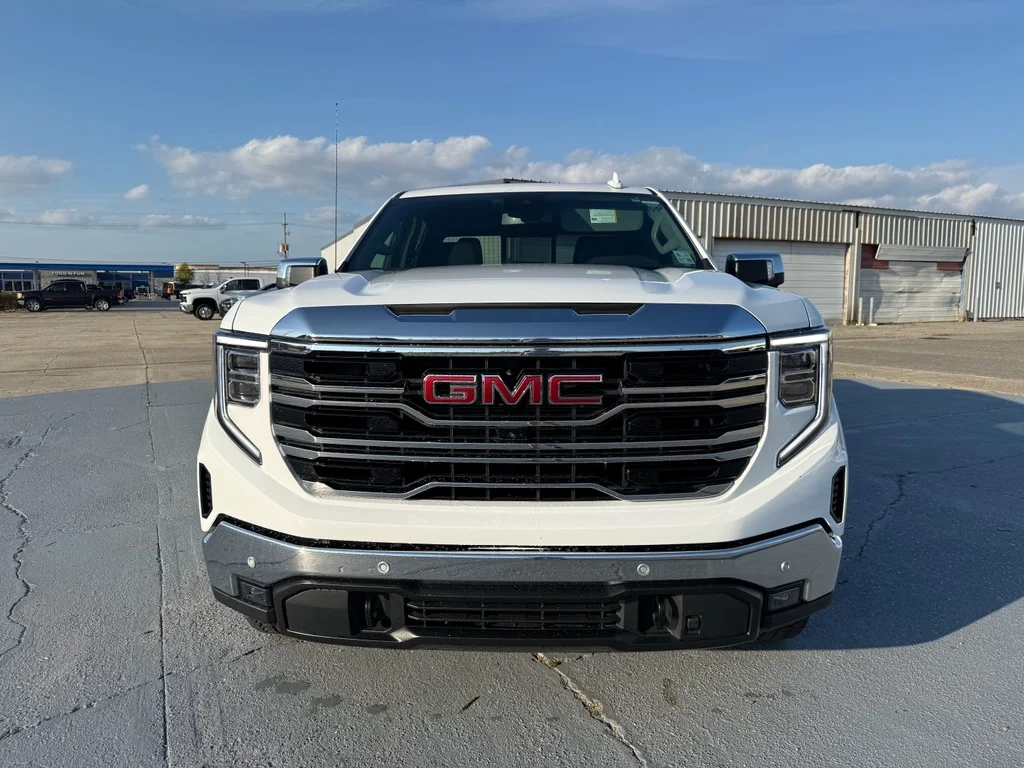 2024 GMC Sierra 1500 SLT - Photo 9