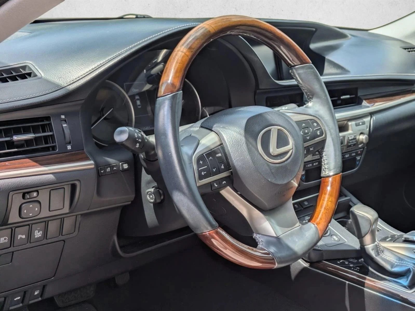 Used 2016 Atomic Silver Lexus  image 2