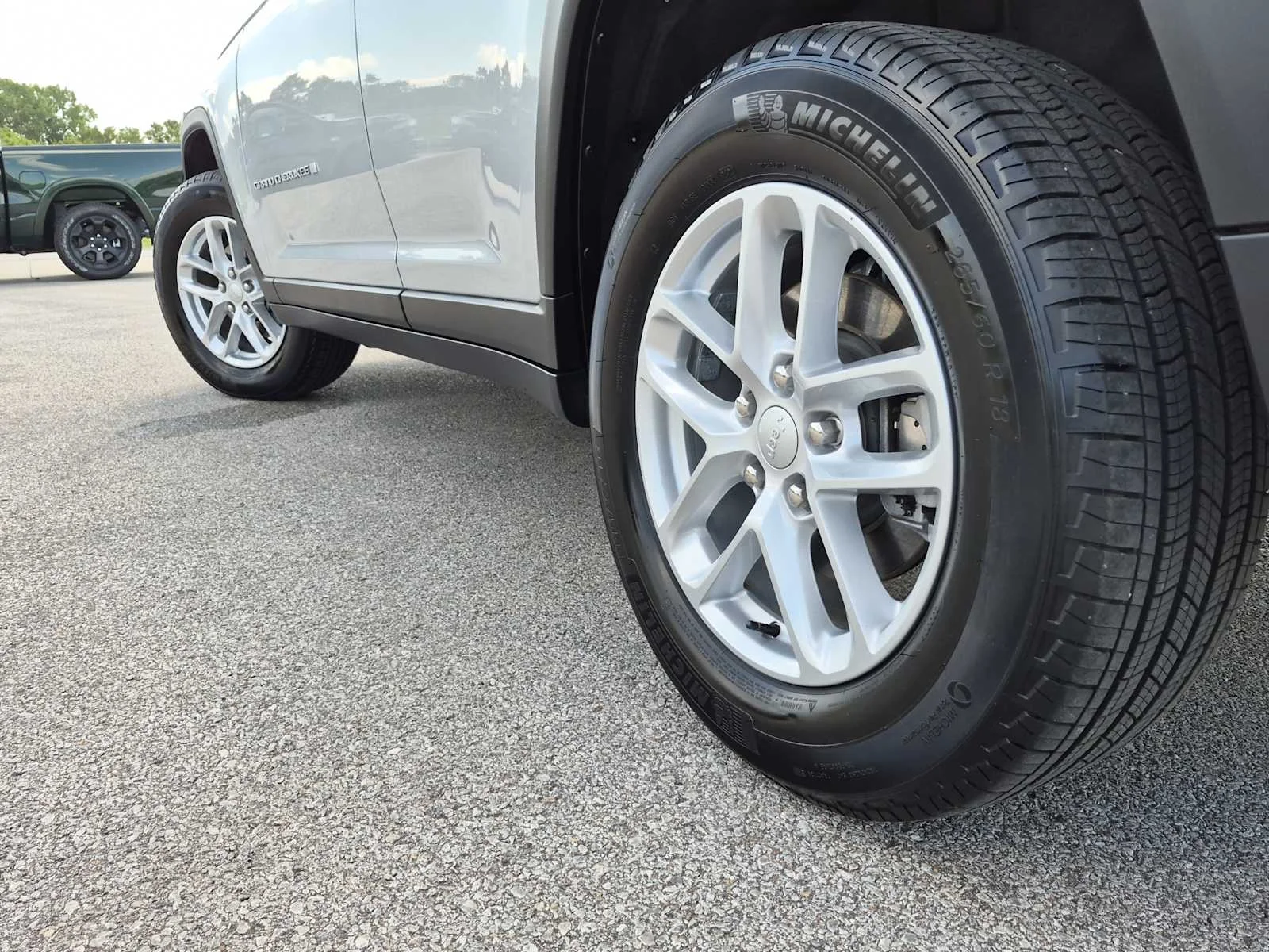 Used 2024 Silver Zynith Jeep Laredo X image 9