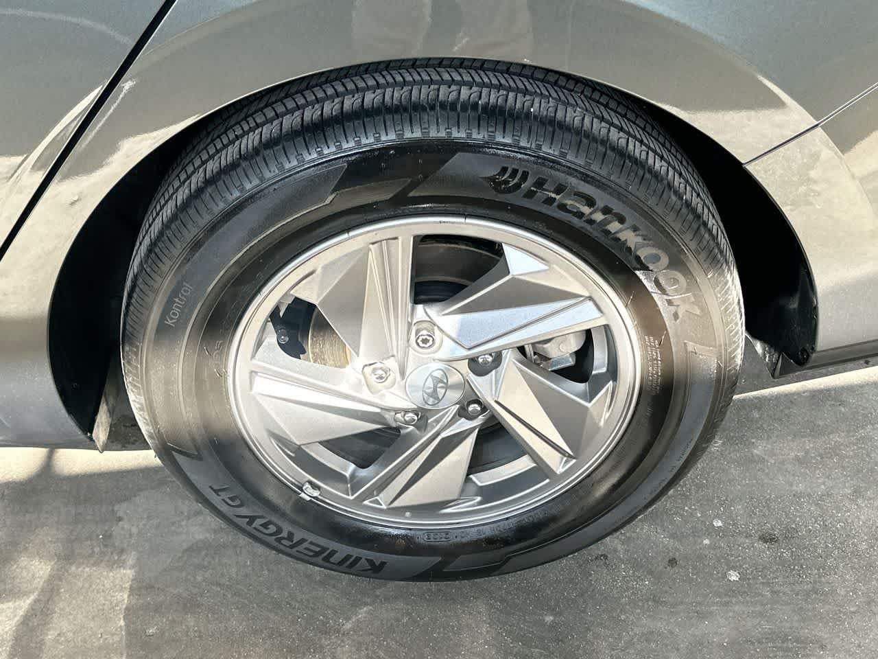 2025 Hyundai Elantra SE - Photo 11