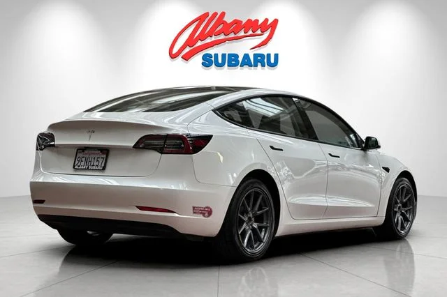 Used 2023  Tesla Base image 4