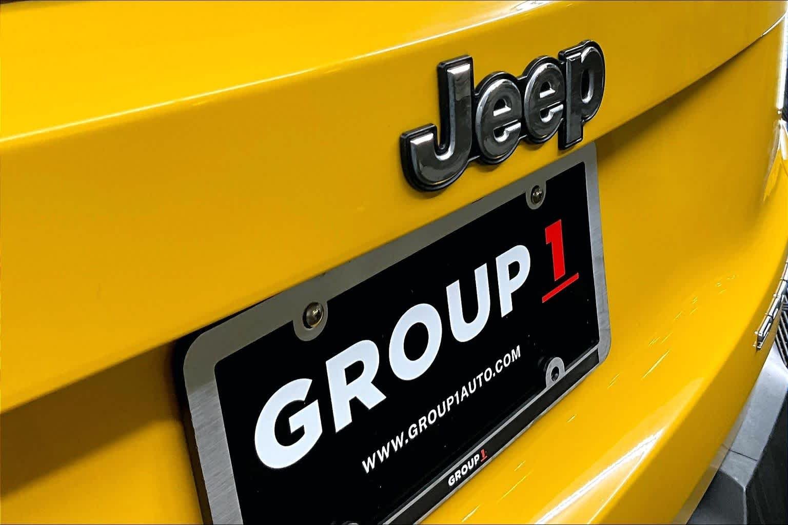 Used 2017 Solar Yellow Jeep Sport image 28
