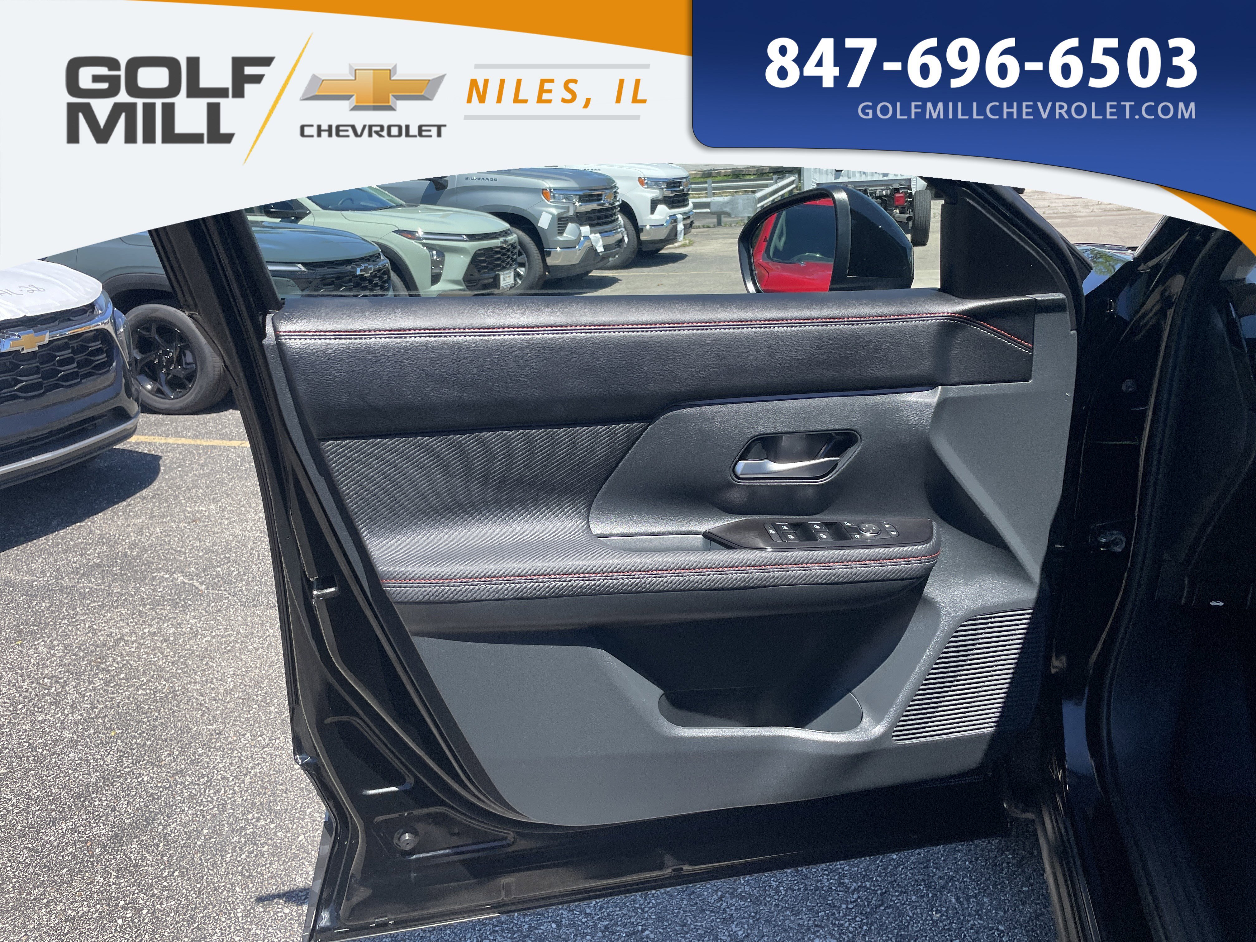 Used 2025 Super Black Nissan SR image 11