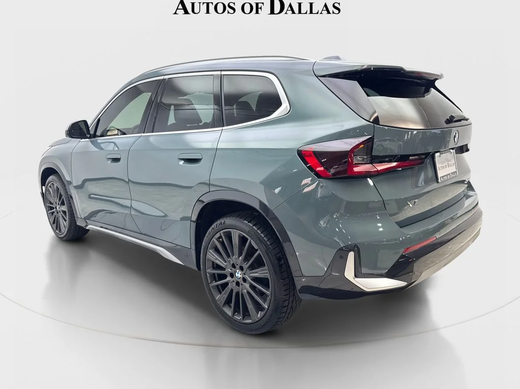 Used 2023 Green BMW xDrive28i image 9