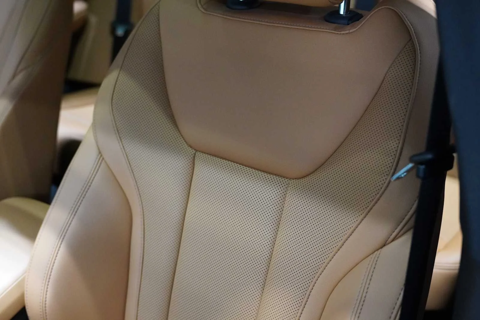Certified Used 2023 Mineral White Metallic BMW sDrive30i image 12