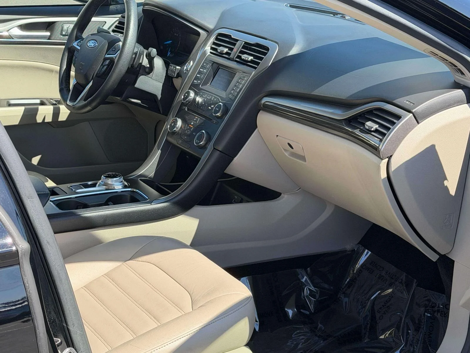 Used 2017 Shadow Black Ford SE image 32