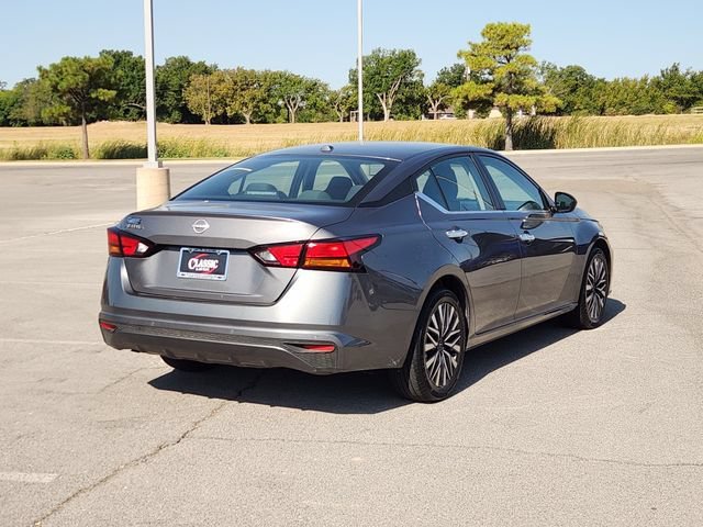 Used 2025 Gray Nissan SV image 7