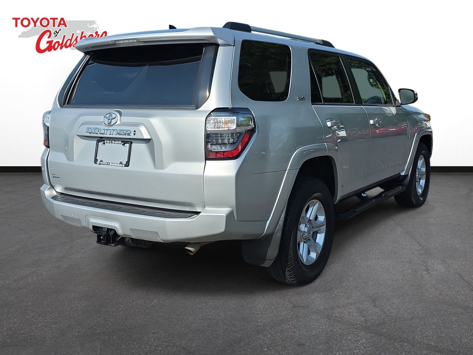 Used 2022 Silver Toyota SR5 Premium image 5