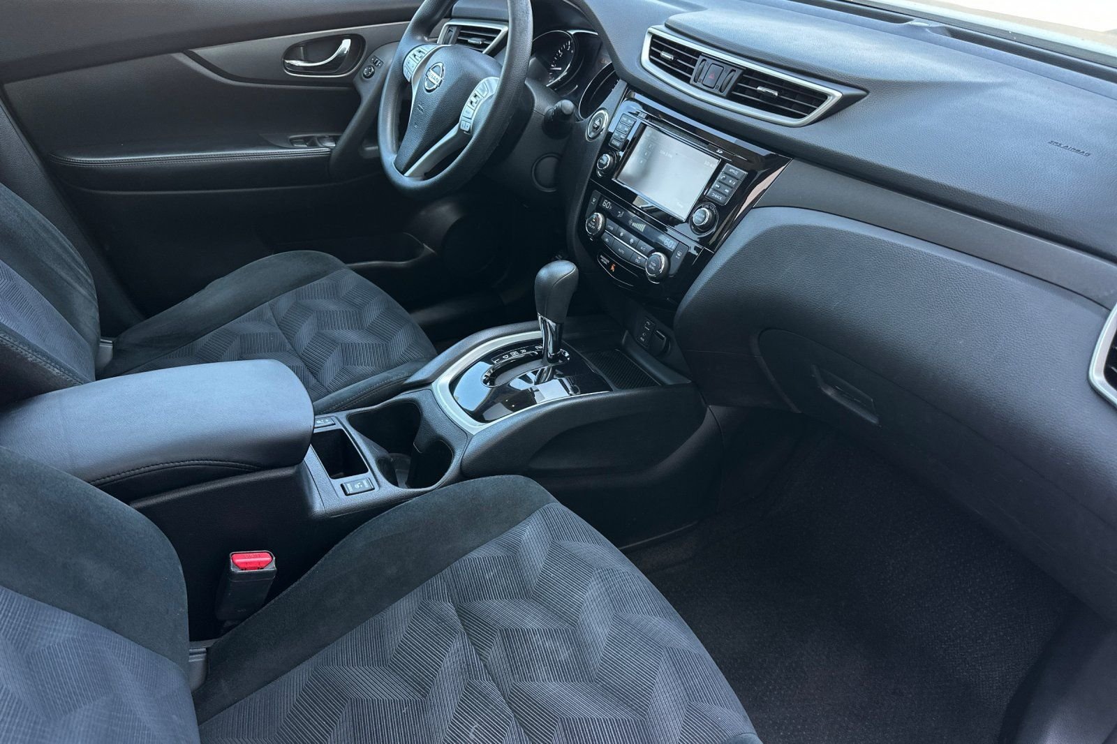 Used 2016 Glacier White Nissan SV image 15