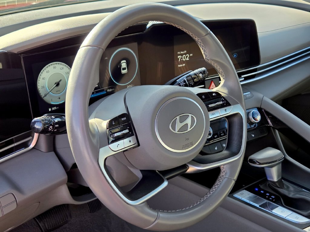 Used 2025 Red Hyundai SEL Convenience image 25