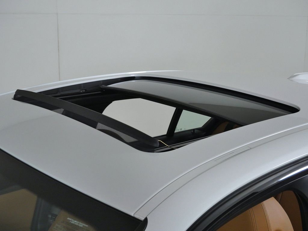New 2026 Mineral White Metallic BMW 330i xDrive image 17