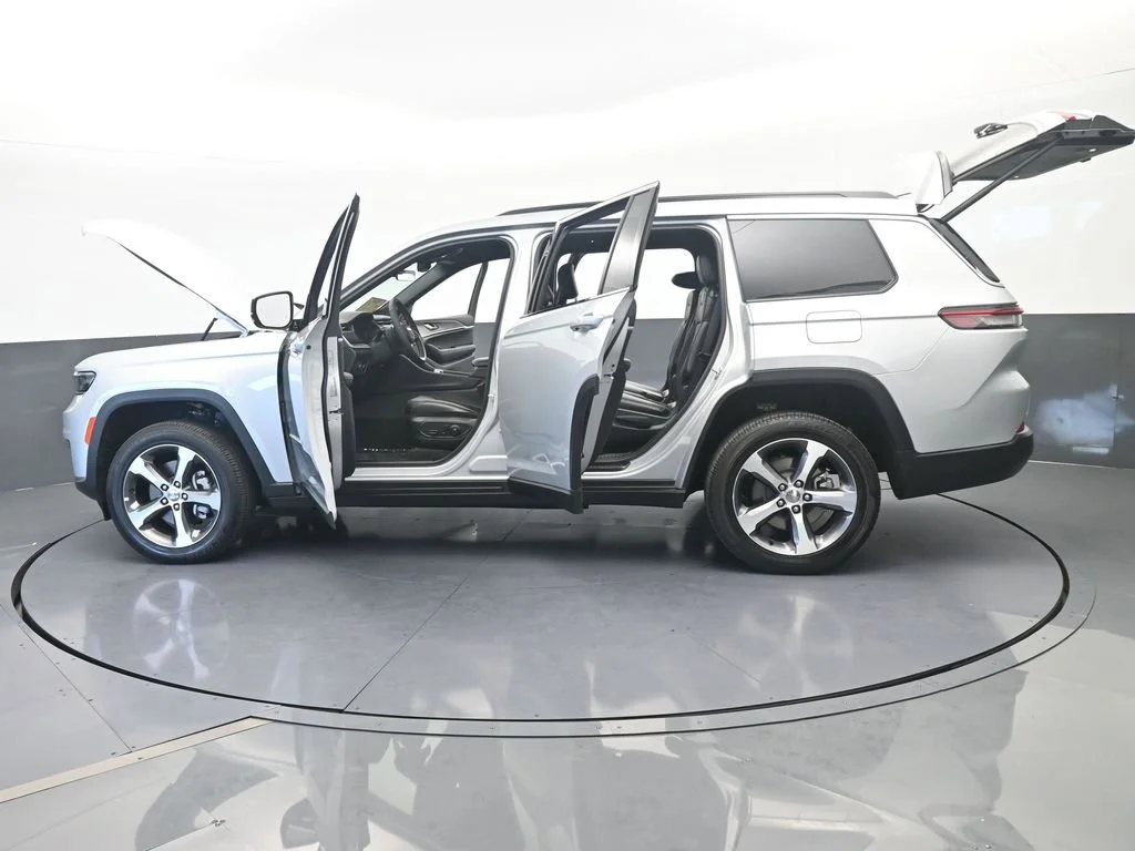 Used 2025 Silver Jeep Limited image 75