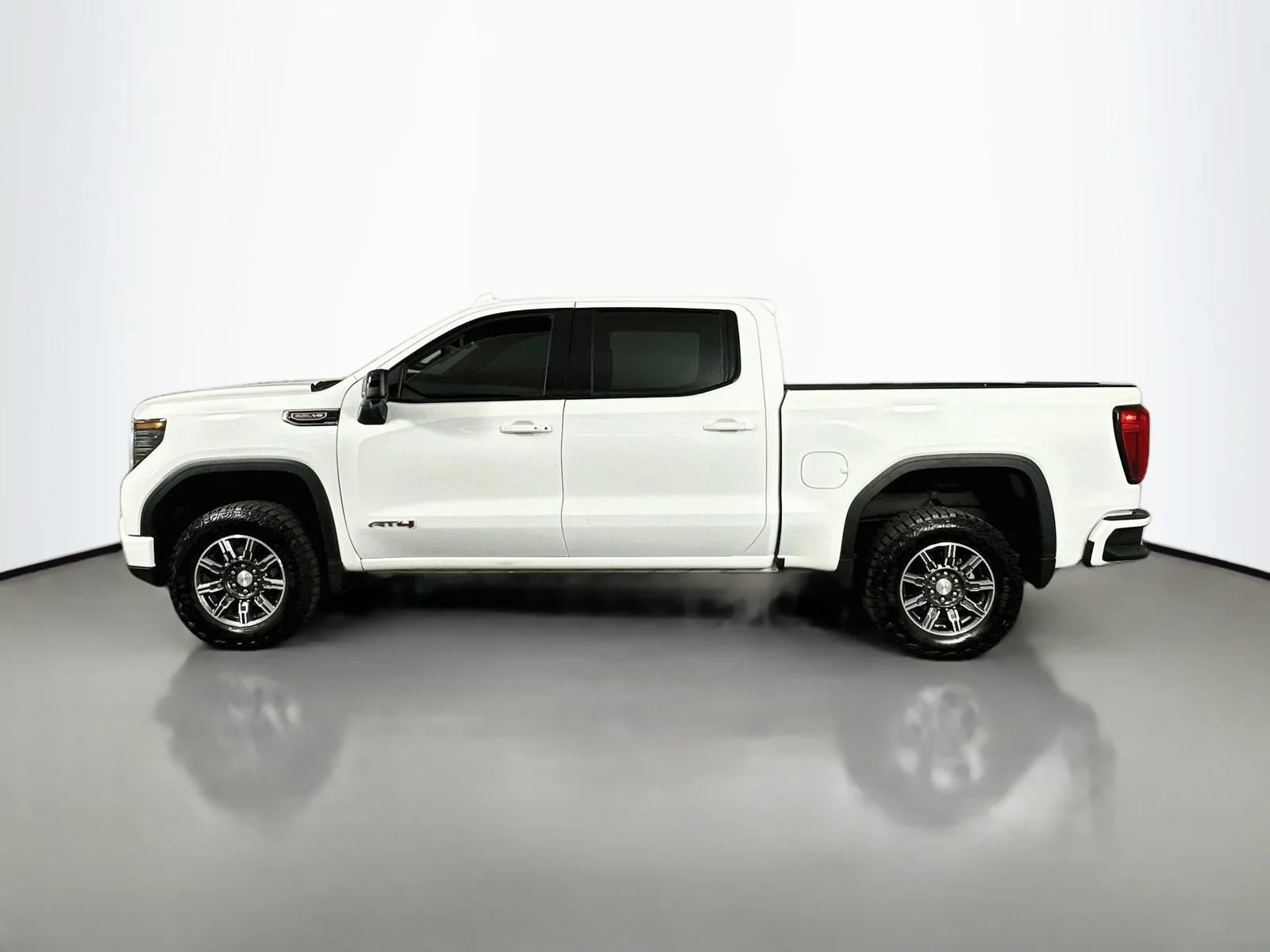Used 2025 Summit White GMC AT4 image 5