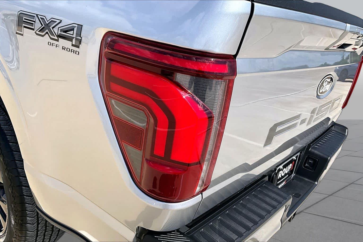 Used 2025 Iconic Silver Metallic Ford LARIAT image 29