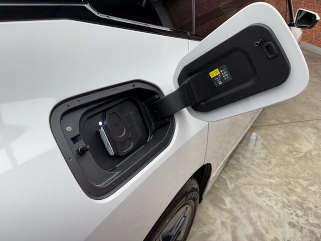 2026 BMW iX 60 - Photo 27