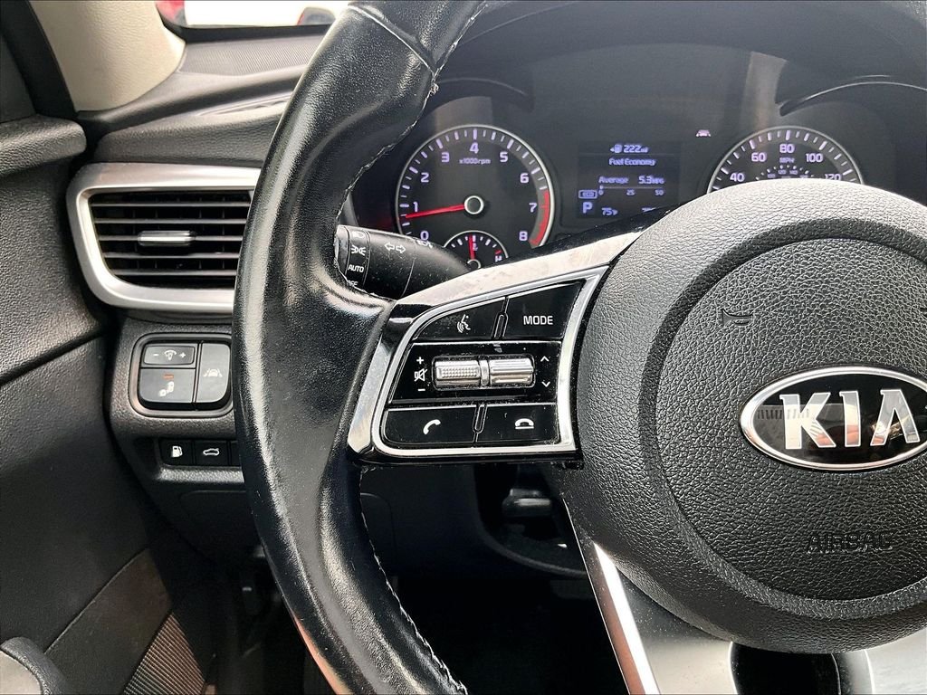 Used 2020 Silver Kia SE image 23
