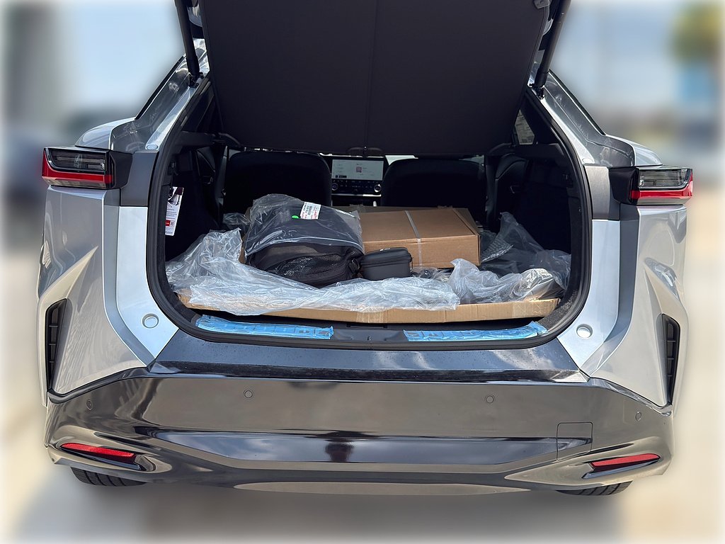 New 2026 Iridium Lexus PREMIUM image 13